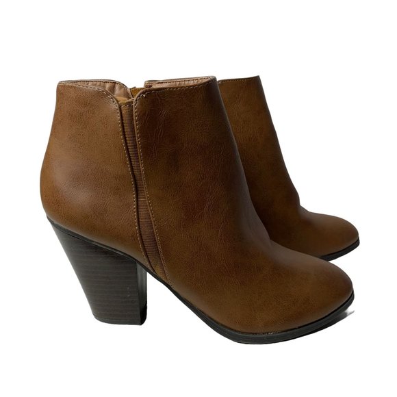 City Classified Ankle Boots Bootie 6 Brown Almond Tow Side Zip Black Heel NEW - Picture 1 of 8
